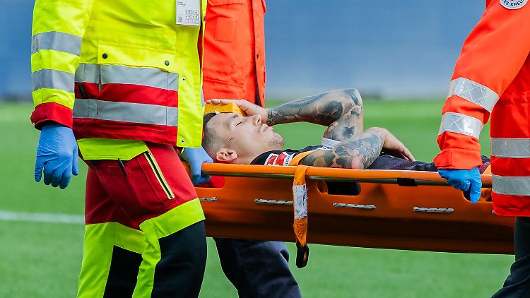 Grimaldo musste vom Platz getragen werden.