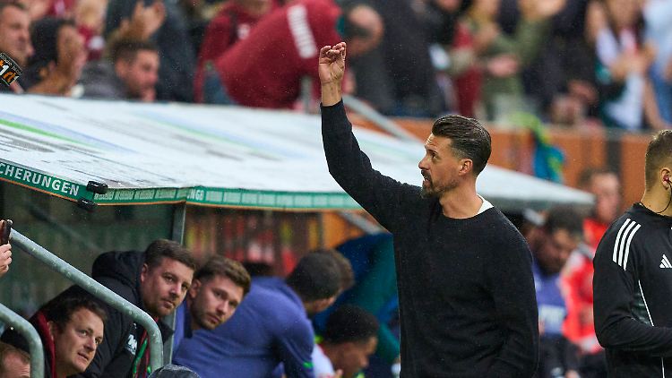 Sandro Wagner gestikuliert.
