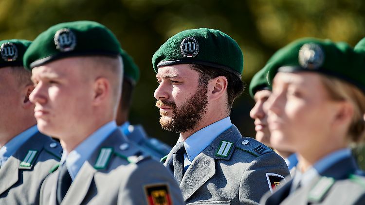 Die Bundeswehr als Freiwilligenarmee kann nicht genügend Personal aufbauen, argumentiert CSU-Chef Söder.