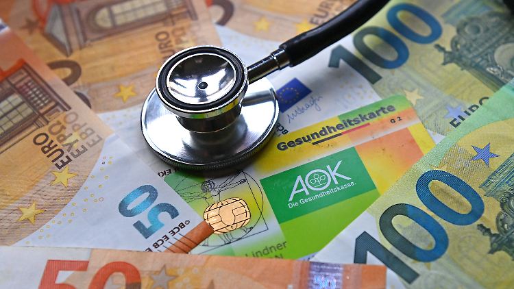 Der durchschnittliche Zusatzbeitragssatz wurde 2025 um 0,8 Prozentpunkte auf 2,5 Prozen angehoben.