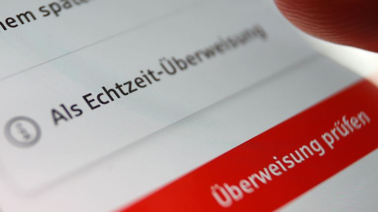 Seit Januar müssen Banken in Europa unabhängig von Tag und Stunde empfangenes Geld dem Empfängerkonto direkt gutschreiben.