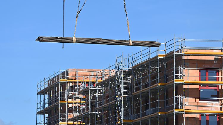 Ökonomen plädieren dafür, die Wohnungsbauförderung nicht an immer höhere Standards zu knüpfen.