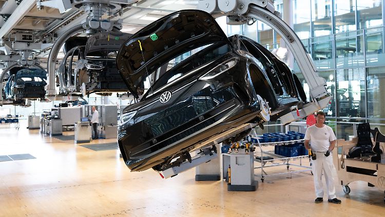 Schön, aber teuer: Die gläserne Manufaktur produziert nur wenige Tausend Autos im Jahr, verursacht Berichten zufolge aber Kosten von 60 Millionen Euro. 