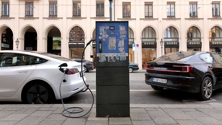 Der Marktanteil reiner E-Autos lag bei 19,3 Prozent.