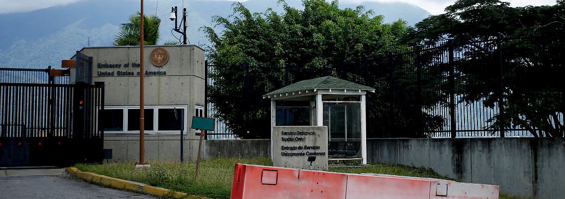 2025-10-07T013108Z_643798326_RC2B6HAH25RX_RTRMADP_3_VENEZUELA-UNITED-STATES-EMBASSY.JPG