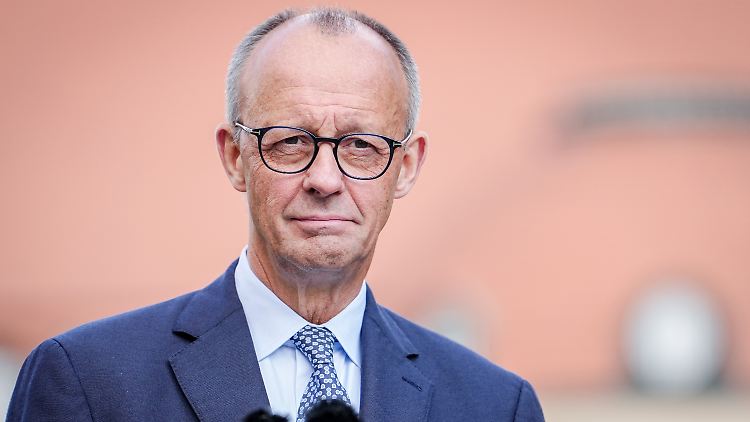 "Seit dem 7. Oktober 2023 erleben wir in Deutschland eine neue Welle des Antisemitismus", sagt Kanzler Merz. 