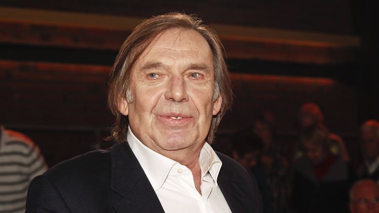 Wagner arbeitete unter anderem als Reporter, Kriegsberichterstatter und Schriftsteller. 