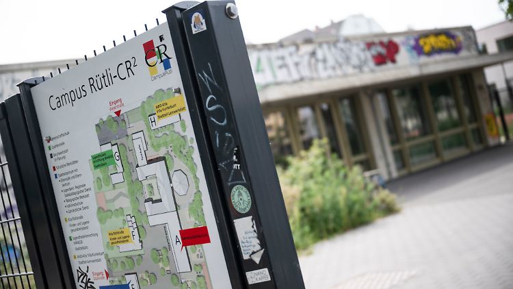 Die 2006 in die Schlagzeilen geratene Rütli-Schule heißt mittlerweile Rütli-Campus. 