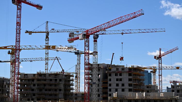 Die österreichische Wirtschaft wächst nach drei Jahren wieder. Zumindest so die Erwartungen.