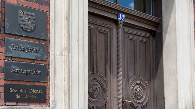 Der 40-Jährige wurde wegen Vergewaltigung, Missbrauchs Schutzbefohlener und Betruges verurteilt. 