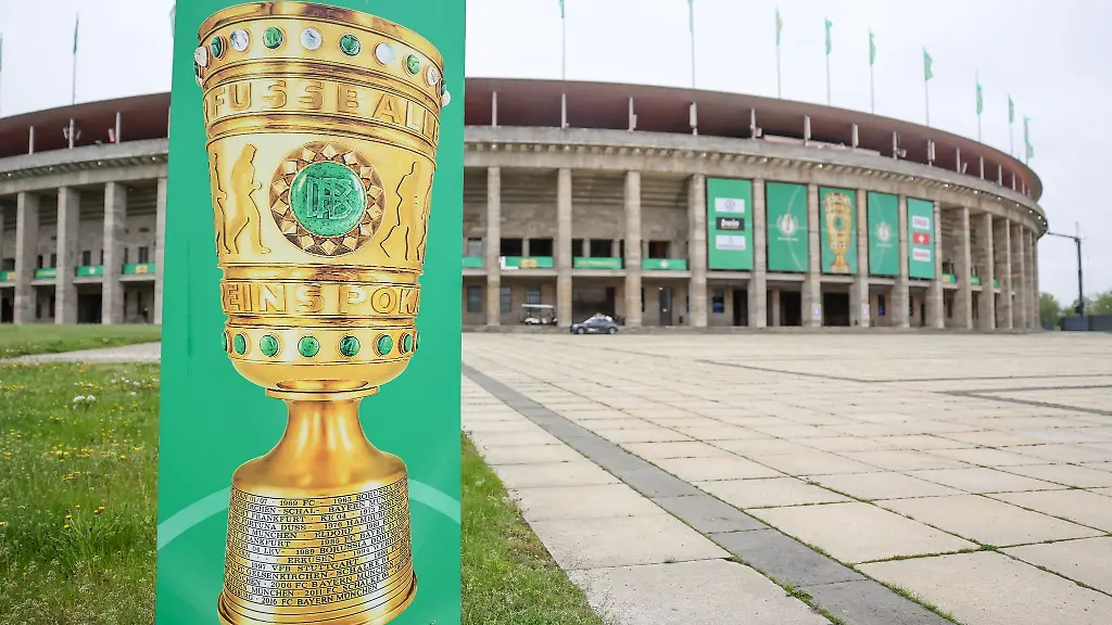 Vor-dem-Finale-im-Olympiastadion-Berlin