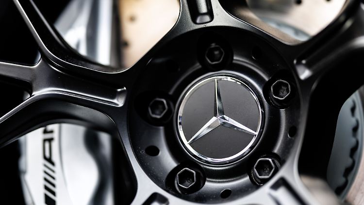 In China sank der Absatz um rund 27 Prozent auf 125.100 Autos. 