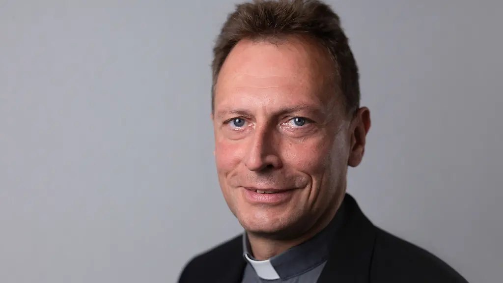 Der-Bamberger-Weihbischof-Herwig-Goessl