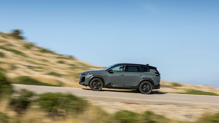 Mit 4,65 Metern ist der neue C5 Aircross ein durchaus erwachsenes Auto. Das merken die Passagiere am Raumangebot.