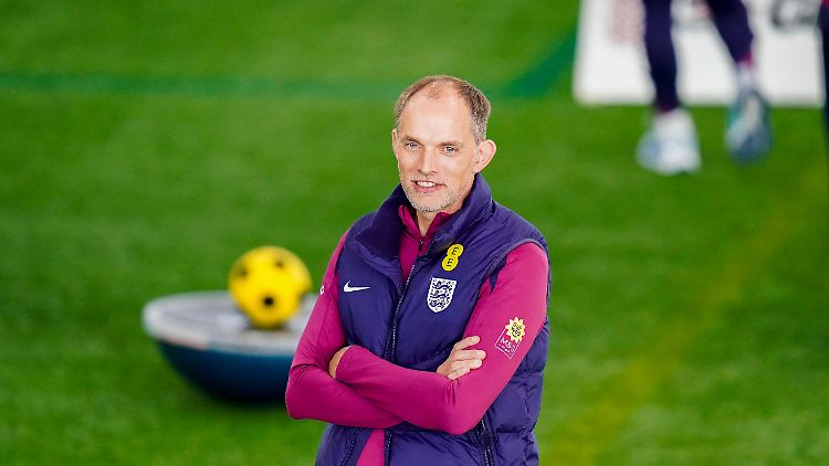 Thomas Tuchel lächelt die Kritik in England weg.