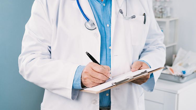 In den Jahren 2018 bis 2022 soll der Arzt seine Patientinnen missbraucht haben. (Symbolbild)