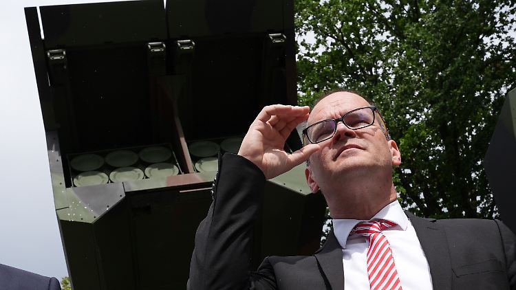 Blickt nach Straßburg und schüttelt wohl mit dem Kopf: Grant Hendrik Tonne, Wirtschaftsminister in Niedersachsen.