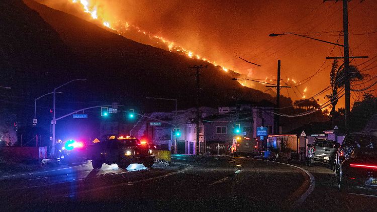 Zahlreiche Waldbrände halten die Millionenmetropole Los Angeles zu Jahresbeginn über Wochen in Atem.