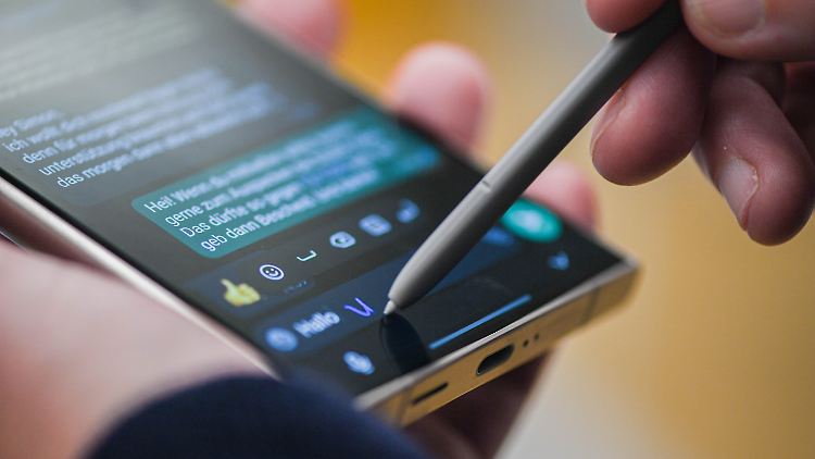 Nachrichten auf Whatsapp sind Ende-zu-Ende-verschlüsselt. Das heißt, dass nur Sender und Empfänger sie lesen können.