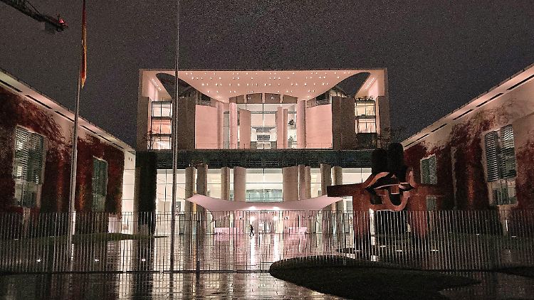 Kanzleramt in Festbeleuchtung während des schwarz-roten Krisengesprächs.