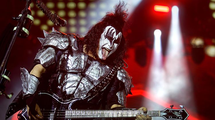 Erholt sich mittlerweile wieder zu Hause: Rocklegene Gene Simmons.