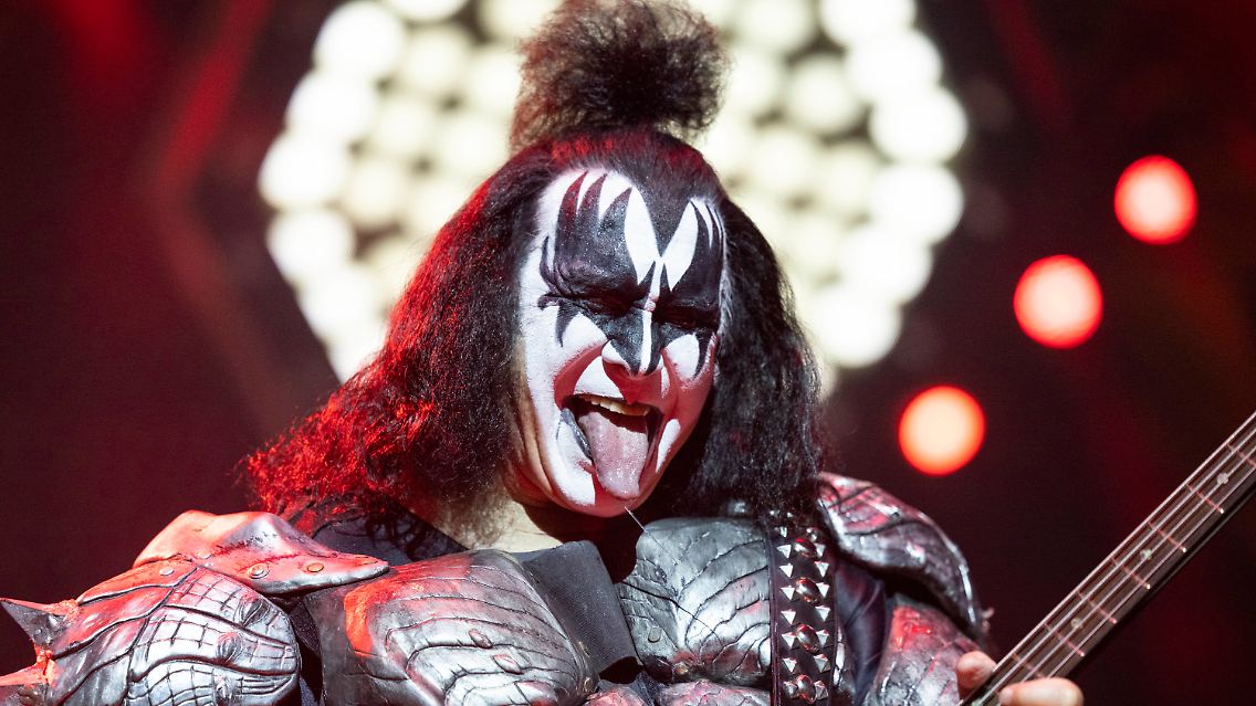 Im Bühnen-Look wird Gene Simmons sicherlich nicht Auto gefahren sein. Hier ist er bei einem Konzert in Köln im vorletzten Jahr zu sehen.