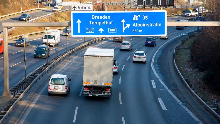Die Berliner Stadtautobahn A100 ist in der Regel stark befahren. (Archivbild)