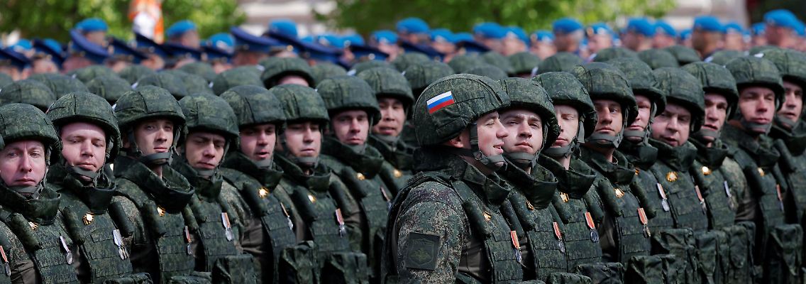2025-05-09T143050Z_1804435028_RC27EEAJIFPZ_RTRMADP_3_WW2-ANNIVERSARY-RUSSIA-PARADE.JPG