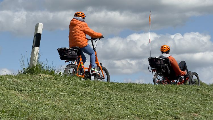 Ziel der Aktivrente ist es, die Beschäftigung im Alter zu fördern und den Übergang zwischen Beschäftigung und Rente flexibler zu gestalten.