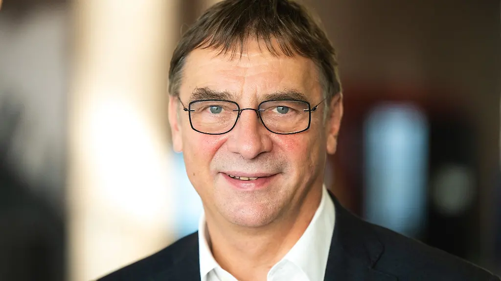 Volker-Jung-bei-einem-Portraettermin