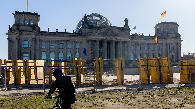 Ziel ist es, schnell in Infrastruktur zu investieren und die Grundlage für langfristiges Wirtschaftswachstum zu schaffen.