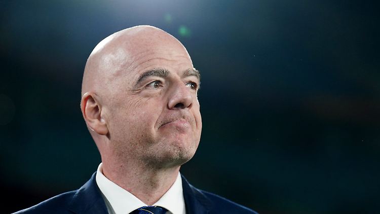 Gianni Infantino denkt nach.