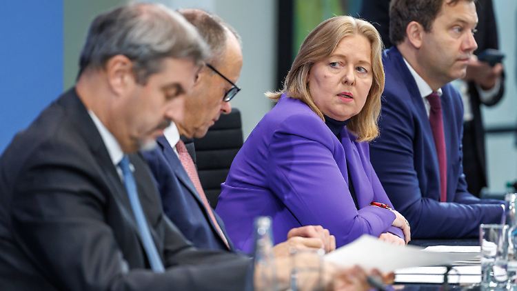 Auch Bas betont die Verschärfungen. Aber: "Wer mitmacht, der hat überhaupt nichts zu befürchten."