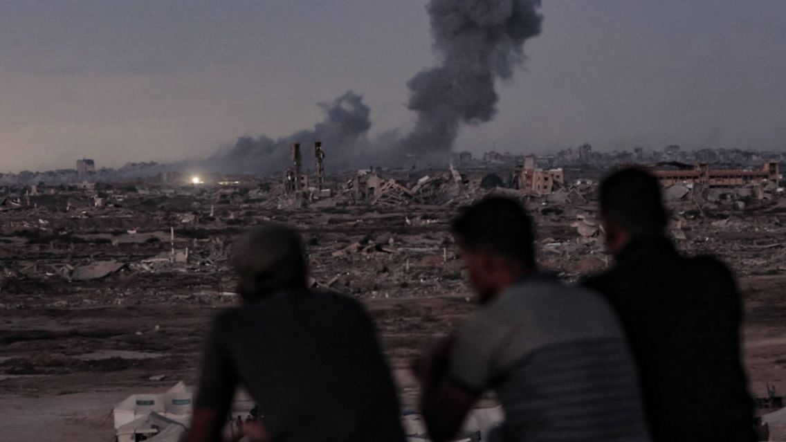 Rauch steigt nach einem israelischen Luftangriff am Donnerstag über Gaza-Stadt auf.