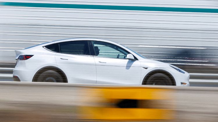 Die "Standard"-Version des Model Y mit Hinterradantrieb hat eine etwas kürzere Reichweite.