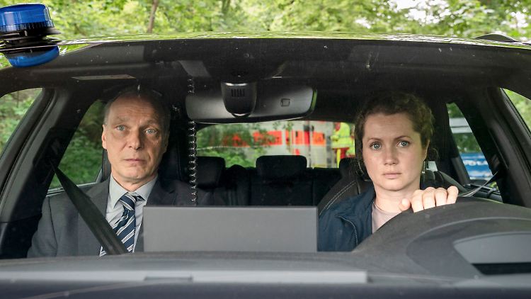 Erstmals gemeinsam unterwegs: Peter Schnabel (Martin Brambach) und Leonie Winkler (Cornelia Gröschel).