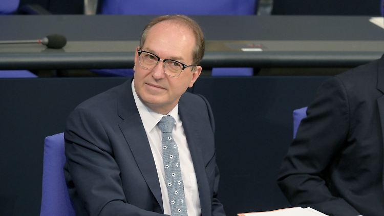 Innenminister Dobrindt wünscht sich sowohl eine unbefristete Abschiebehaft als auch unbefristete Einreiseverbote.