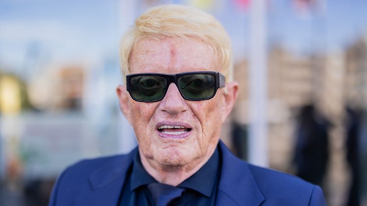 Schlagersänger Heino hat Pläne für die Zukunft.