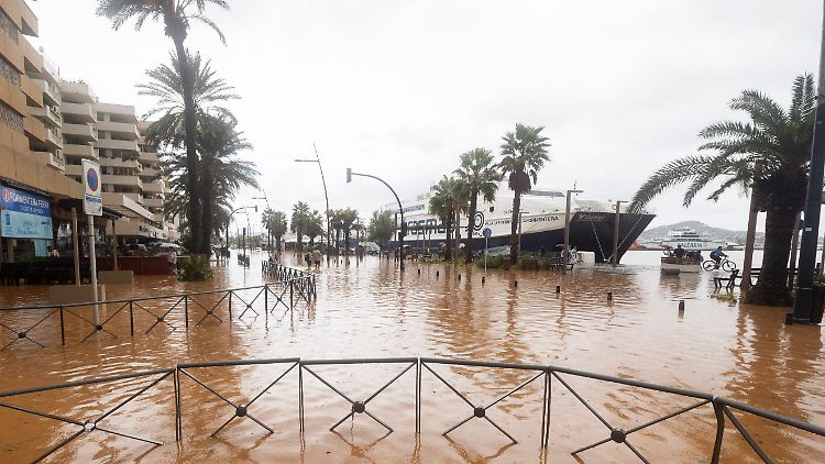 Die Hafenpromenade von Ibiza unter Wasser: Erst vor zwei Wochen kam es zu Überschwemmungen auf der Mittelmeerinsel. 