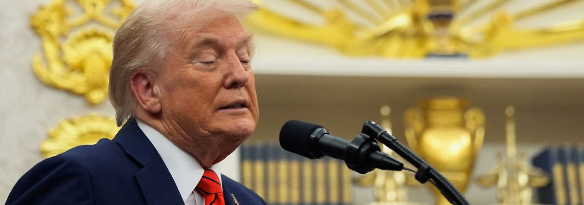 2025-10-10T224346Z_90950138_RC2A9HAGF3QV_RTRMADP_3_USA-TRUMP.JPG