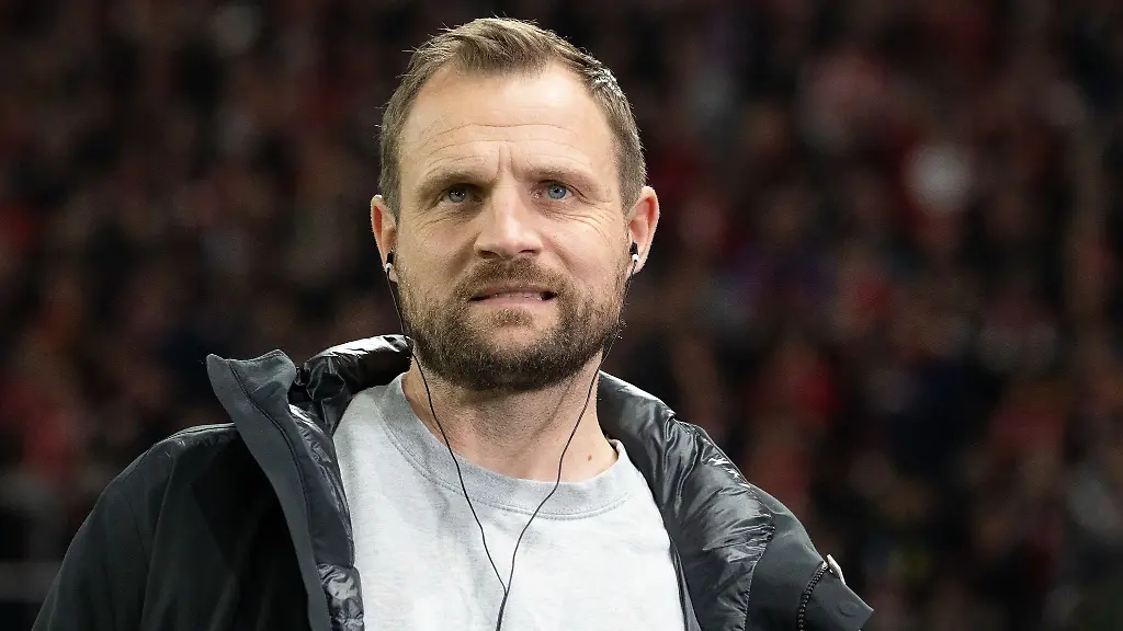 Der-Mainzer-Trainer-Bo-Svensson-vor-dem-Spiel