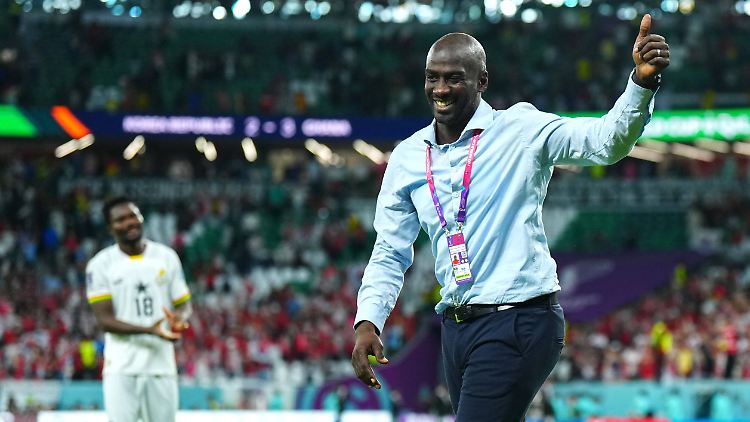 Daumen hoch bei Otto Addo: Er führte Ghana auch schon zur WM 2022.