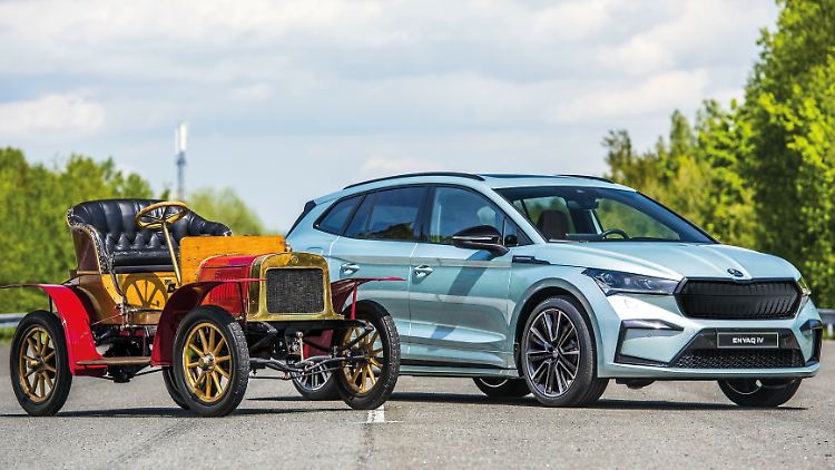 Skoda feiert den 130. Jahrestag der Unternehmensgründung und 120 Jahre Autobau: Die L&K Voiturette A von 1905 trifft den Skoda Enyaq von 2025.