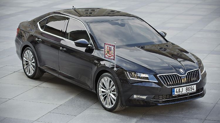Auch im 21. Jahrhundert taugt der Skoda Superb zur Staatskarosse für tschechische Präsidenten.