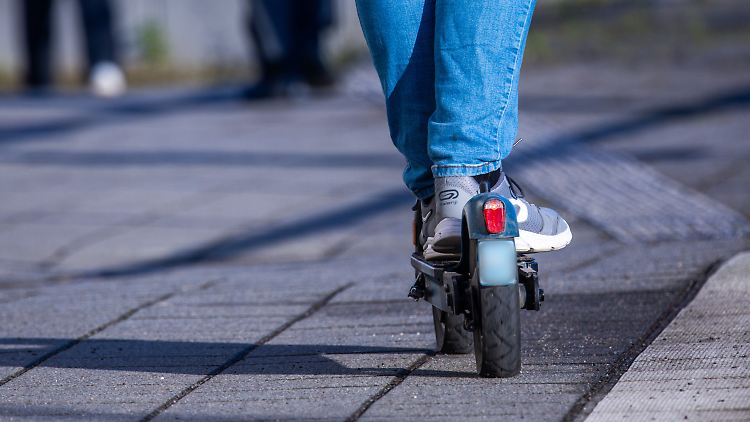 Auch für E-Scooter gilt die Straßenverkehrsordnung.