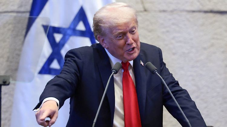 Trump hatte eine lange Rede in der Knesset gehalten und sich zuvor mit Israels Regierungschef Benjamin Netanjahu getroffen.