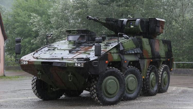 Mit dem Rad-Schützenpanzer "Schakal" will die Bundeswehr zwei neue Panzergrenadierbataillone ausrüsten. 