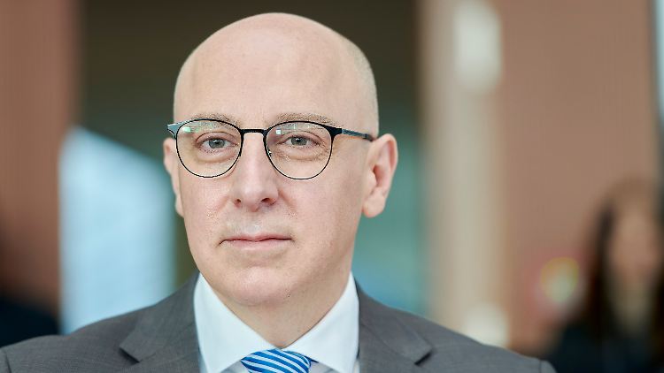 Der Verwaltungsjurist Sinan Selen steht seit vergangener Woche offfiziell an der Spitze des Bundesamtes für Verfassungsschutz.