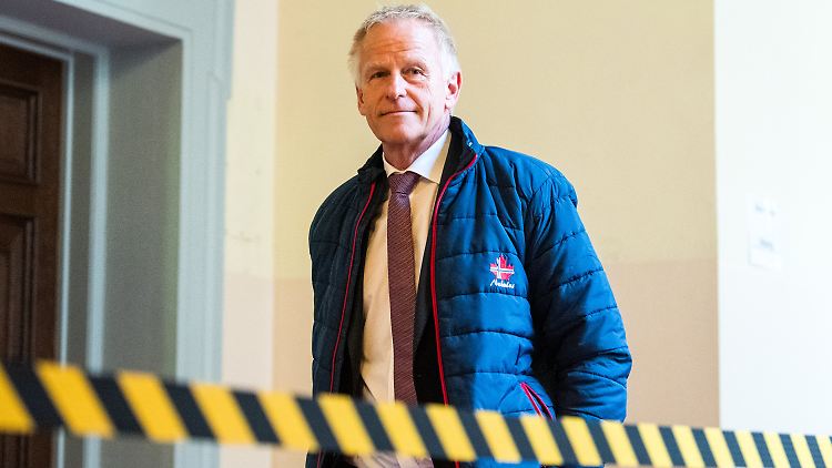 "Ich habe zwei Telefonnummern weitergegeben", sagte Jens Meier vor Gericht.