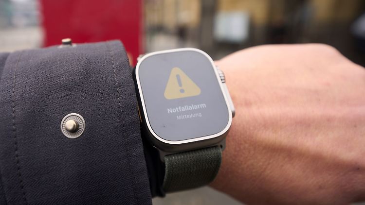 Achtung, Gefahr! Die Nutzung von Warn-Apps und das Befolgen behördlicher Anweisungen sind zentrale Bestandteile des Selbstschutzes.